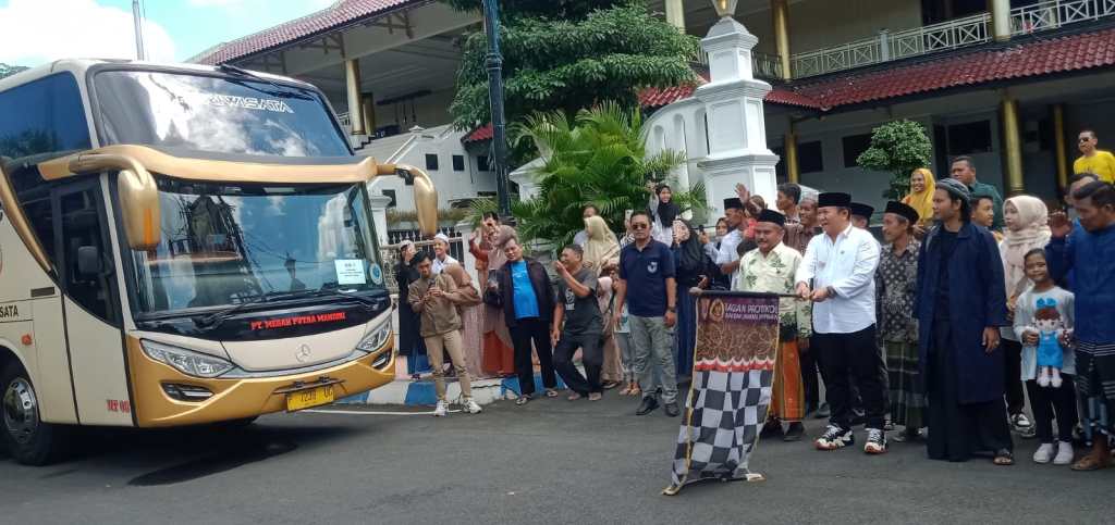 Bupati Jember Lepas Ratusan Santri Kembali ke Pondok&nbsp;Pesantren