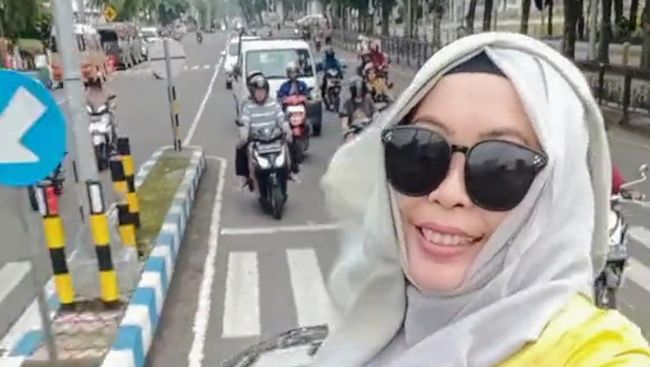 Wanita di Bondowoso yang Viral Gegara Ngevlog di Sunroof Mobilnya Pernah Nyaleg Dapat 20&nbsp;Suara