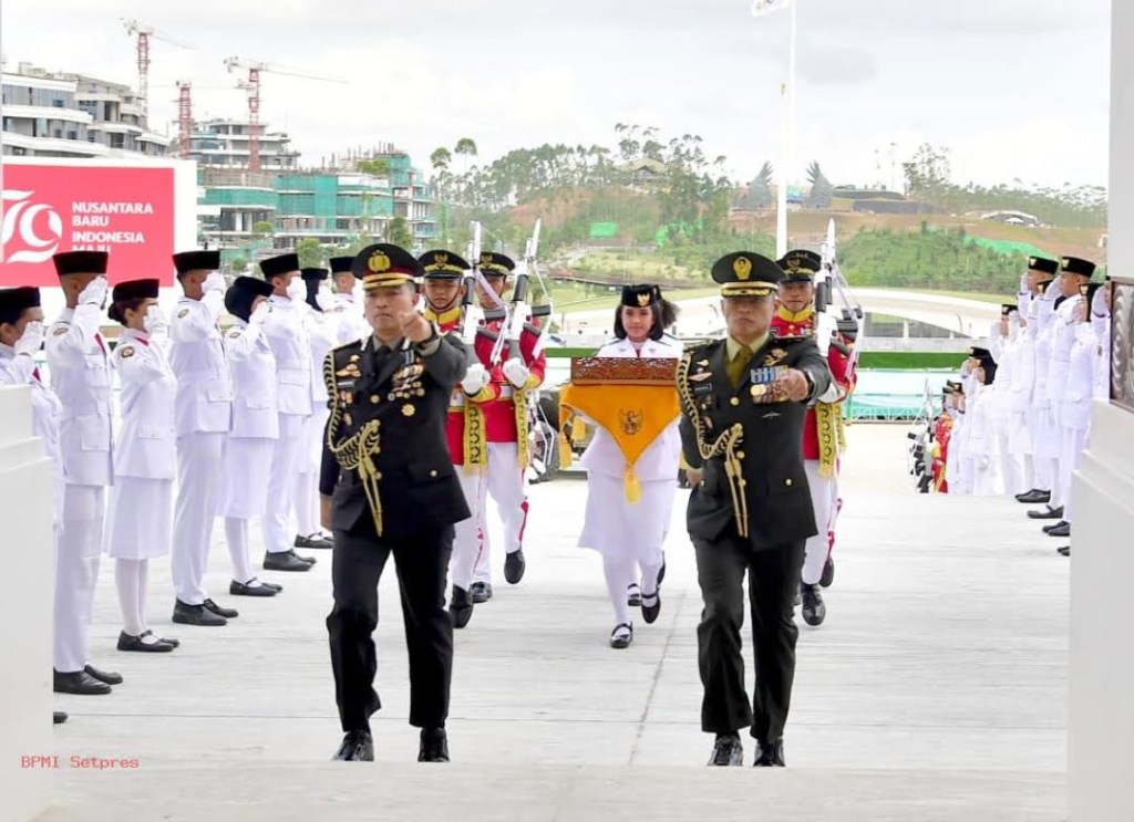 Kirab Duplikat Bendera Merah Putih dan Teks Proklamasi Tiba di Istana Negara&nbsp;IKN