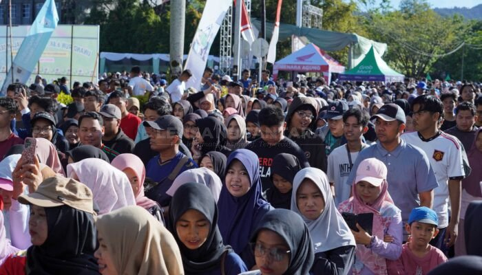 Ribuan Peserta Meriahkan Jalan Sehat Dies Natalies Unand&nbsp;ke-68