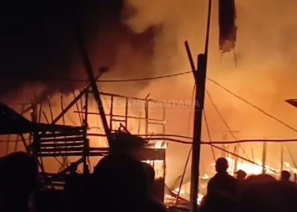 Kebakaran Hebat Melahap Lima Rumah di Kotawaringin Barat, Salah Satunya Milik&nbsp;Wartawan