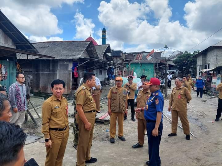 Pj. Bupati Kotawaringin Barat Tinjau Lokasi Kebakaran, Pemerintah Siapkan Bantuan untuk Korban